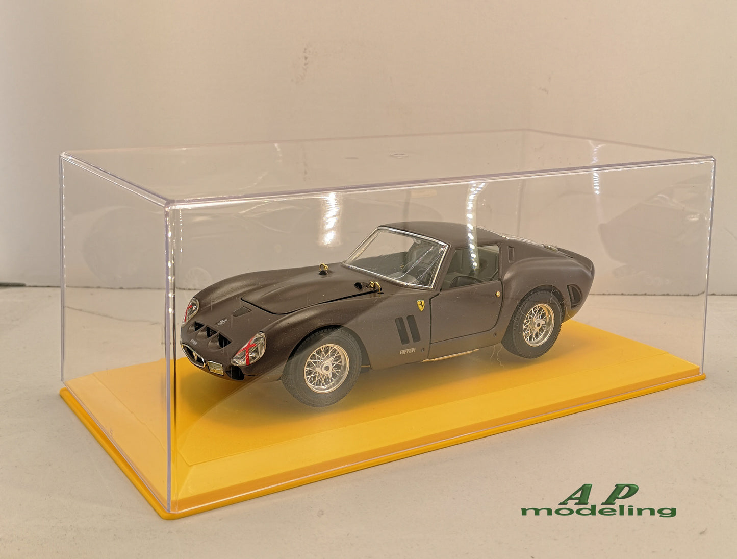 modellino auto 1:18 ferrari 250 gto del 1962 della burago macchinine restaurata