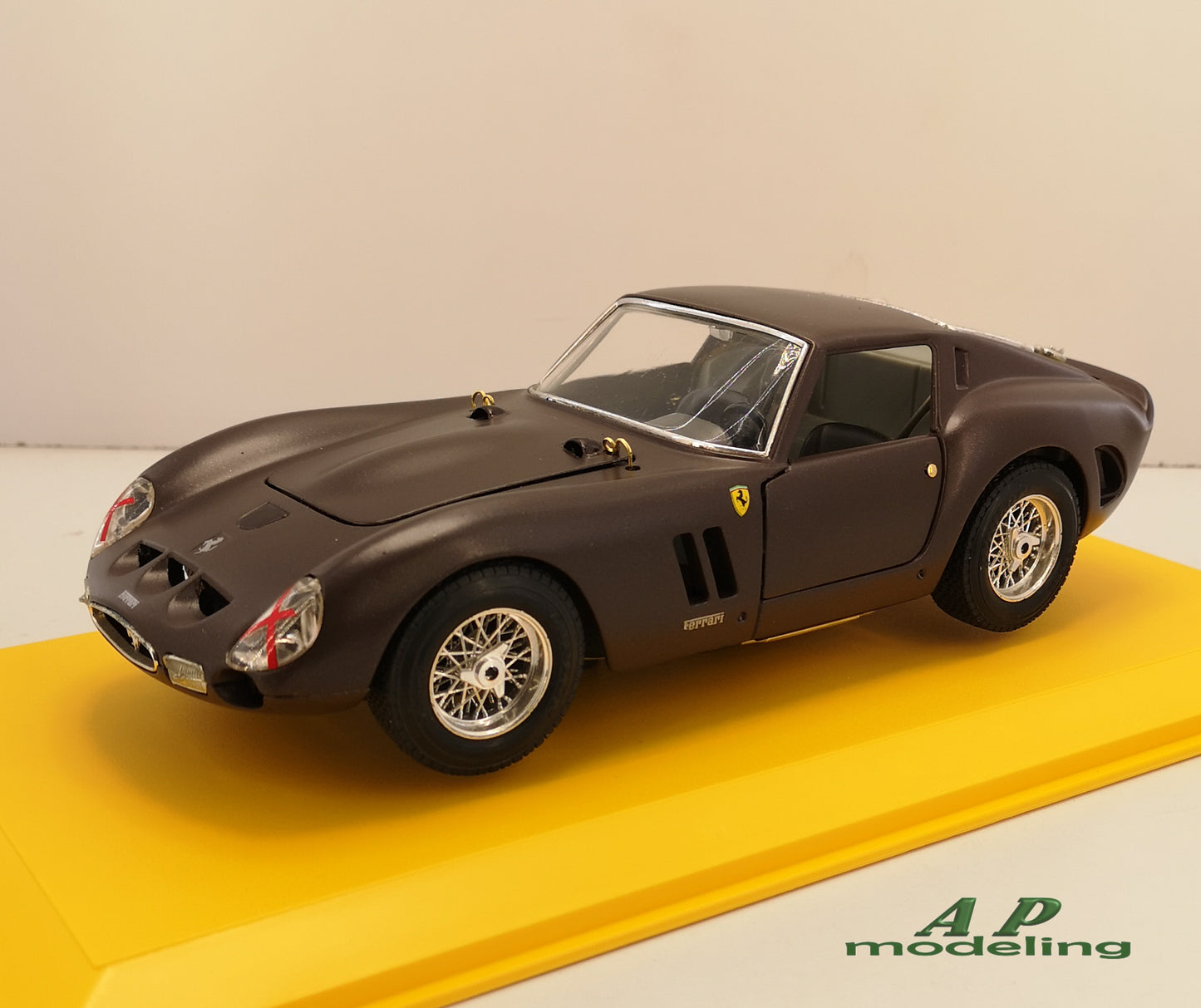 modellino auto 1:18 ferrari 250 gto del 1962 della burago macchinine restaurata