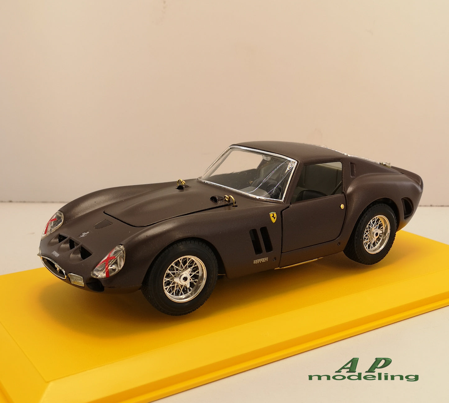 modellino auto 1:18 ferrari 250 gto del 1962 della burago macchinine restaurata
