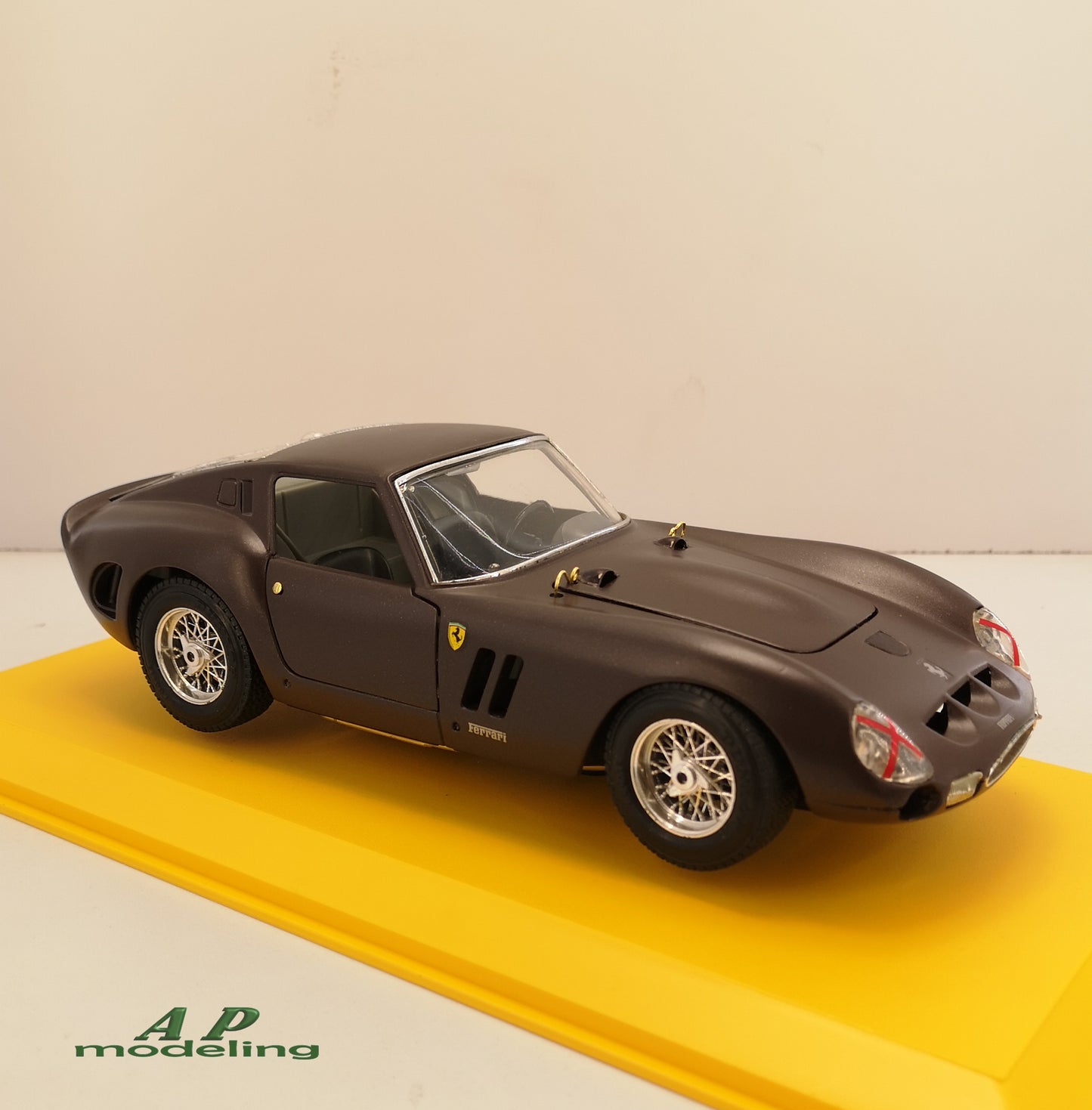 modellino auto 1:18 ferrari 250 gto del 1962 della burago macchinine restaurata