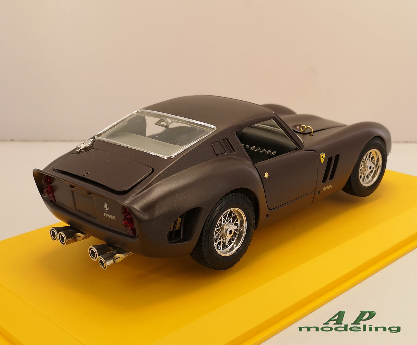 modellino auto 1:18 ferrari 250 gto del 1962 della burago macchinine restaurata