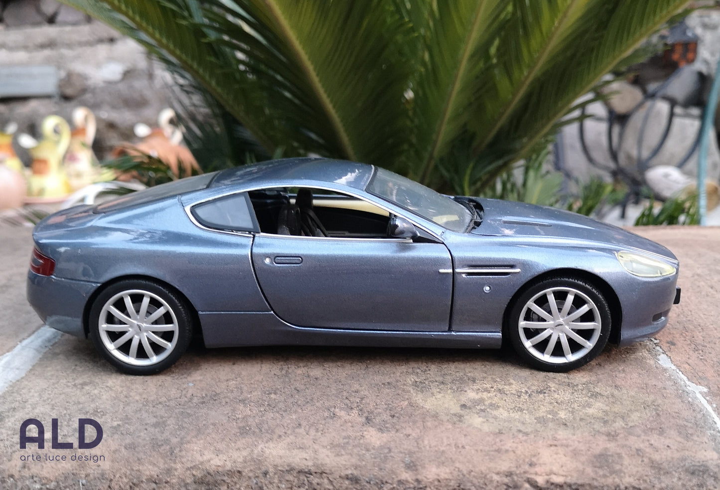 modellino auto scala 1/18 Aston martin DB9 coupè modellini die cast collezione