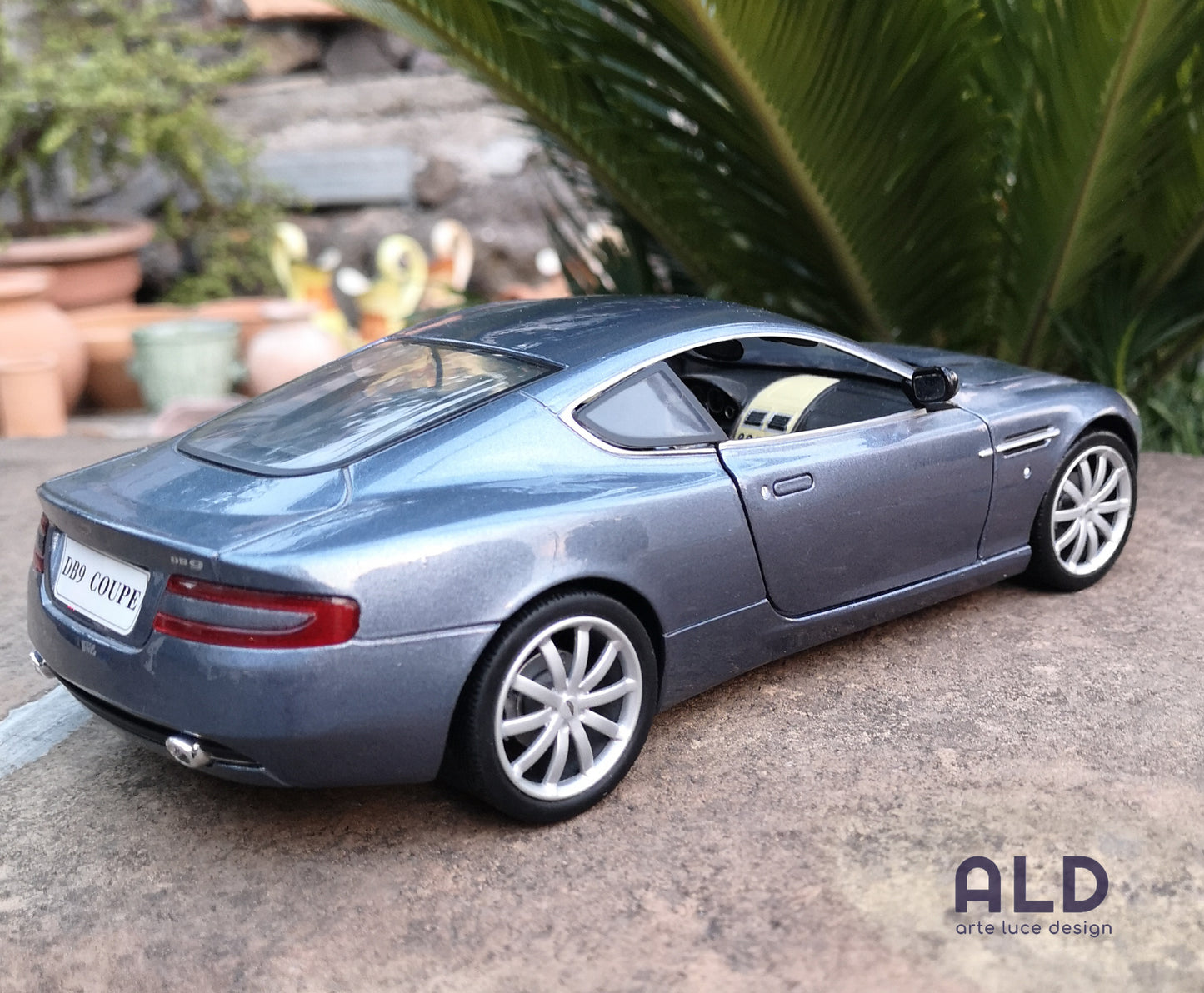 modellino auto scala 1/18 Aston martin DB9 coupè modellini die cast collezione