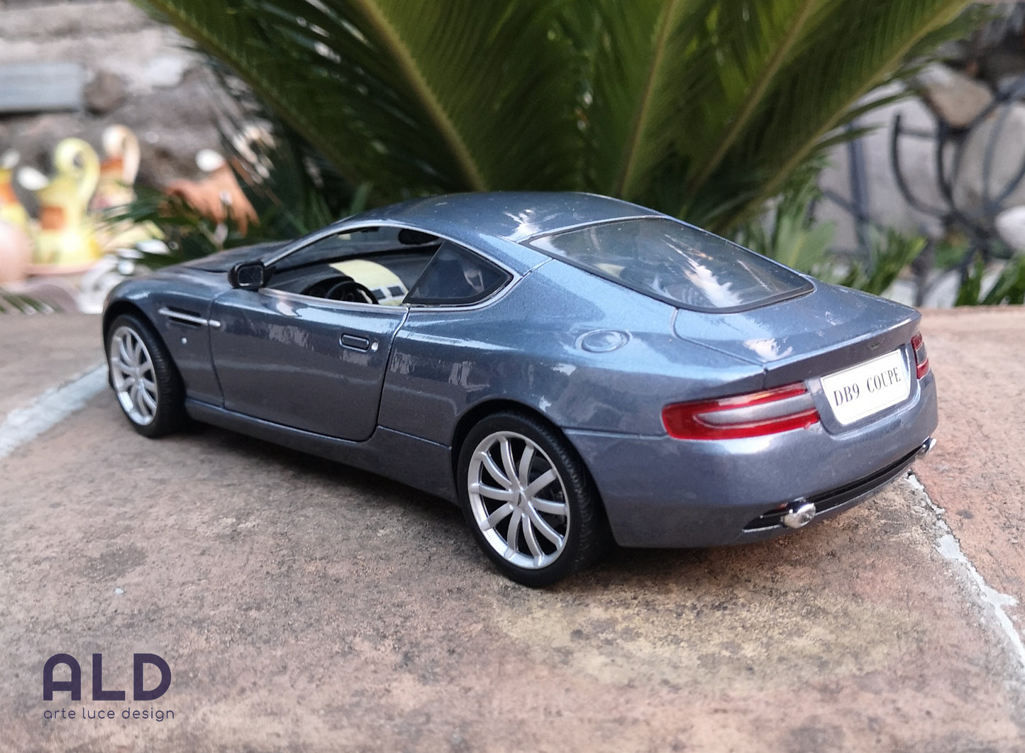 modellino auto scala 1/18 Aston martin DB9 coupè modellini die cast collezione