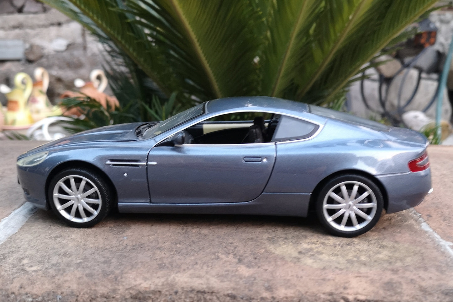 modellino auto scala 1/18 Aston martin DB9 coupè modellini die cast collezione