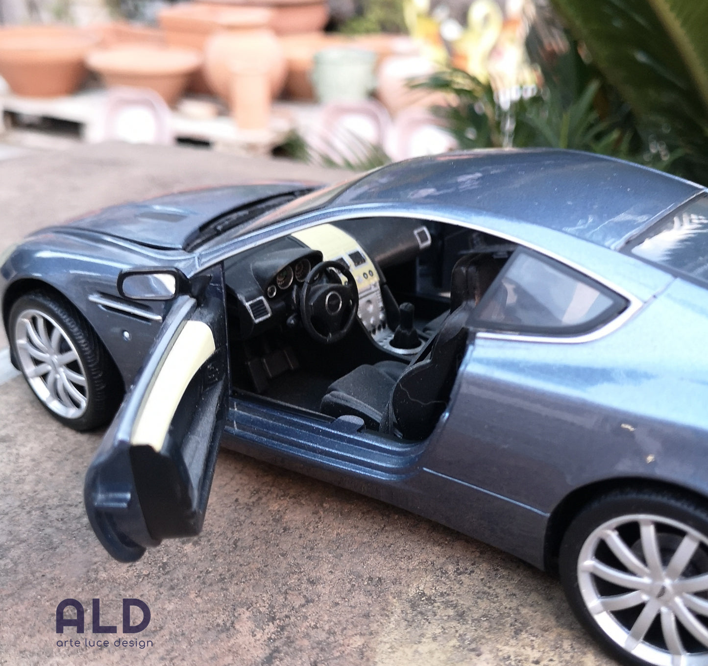 modellino auto scala 1/18 Aston martin DB9 coupè modellini die cast collezione