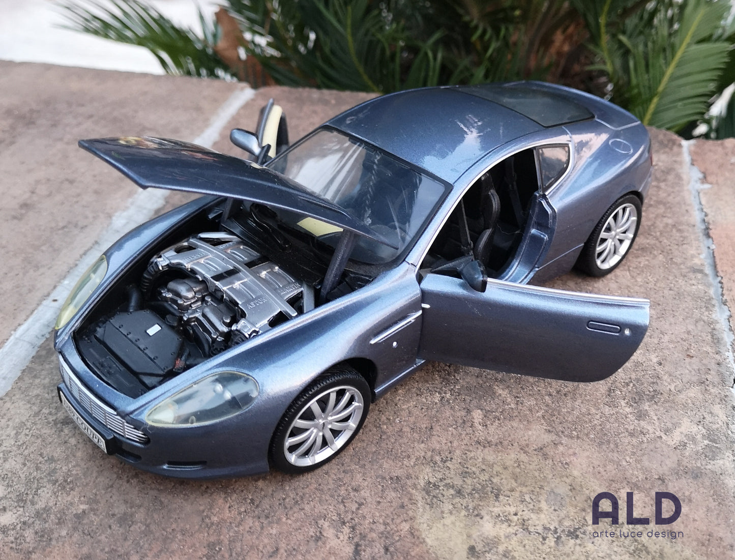 modellino auto scala 1/18 Aston martin DB9 coupè modellini die cast collezione