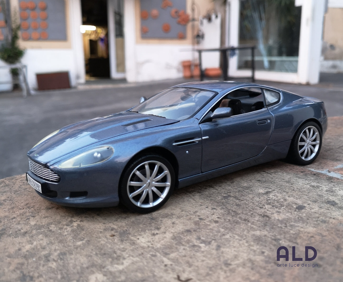 modellino auto scala 1/18 Aston martin DB9 coupè modellini die cast collezione