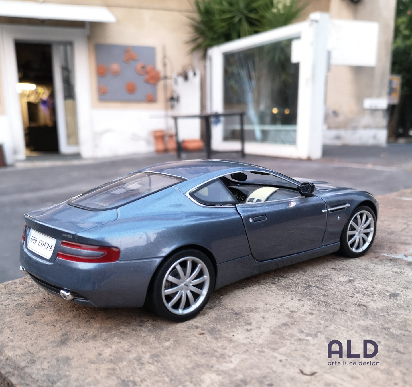 modellino auto scala 1/18 Aston martin DB9 coupè modellini die cast collezione