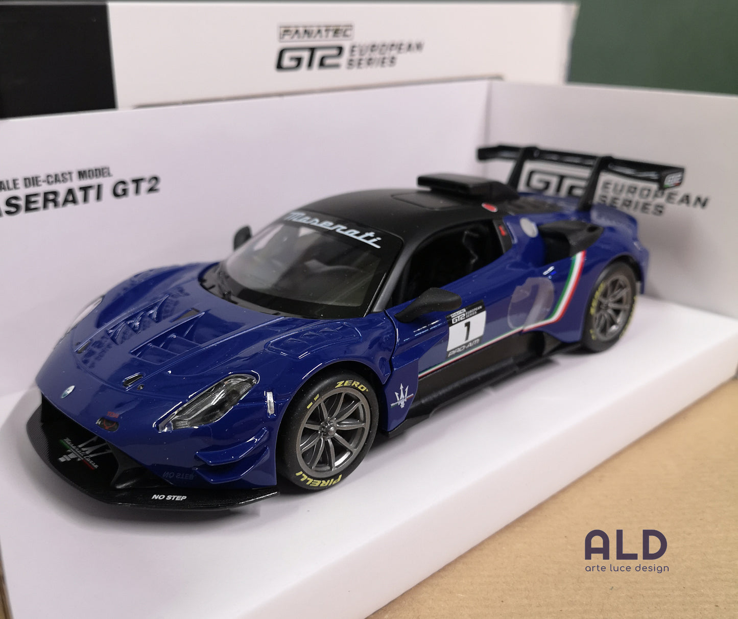 modellino auto scala 1/24 maserati gt2 modellini da collezione die cast