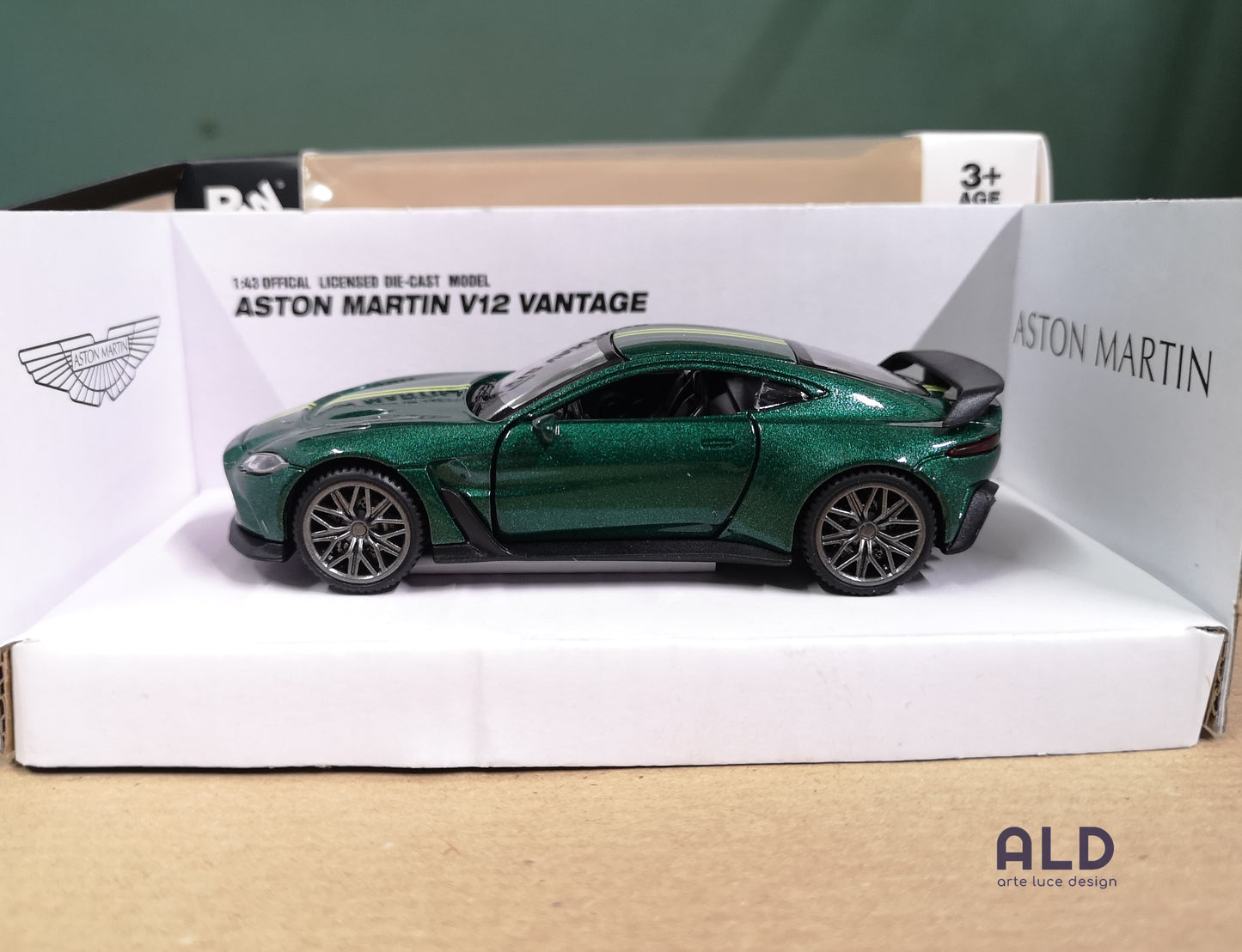 modellino auto scala 1/43 aston martin v12 vantage modellini die cast collezione