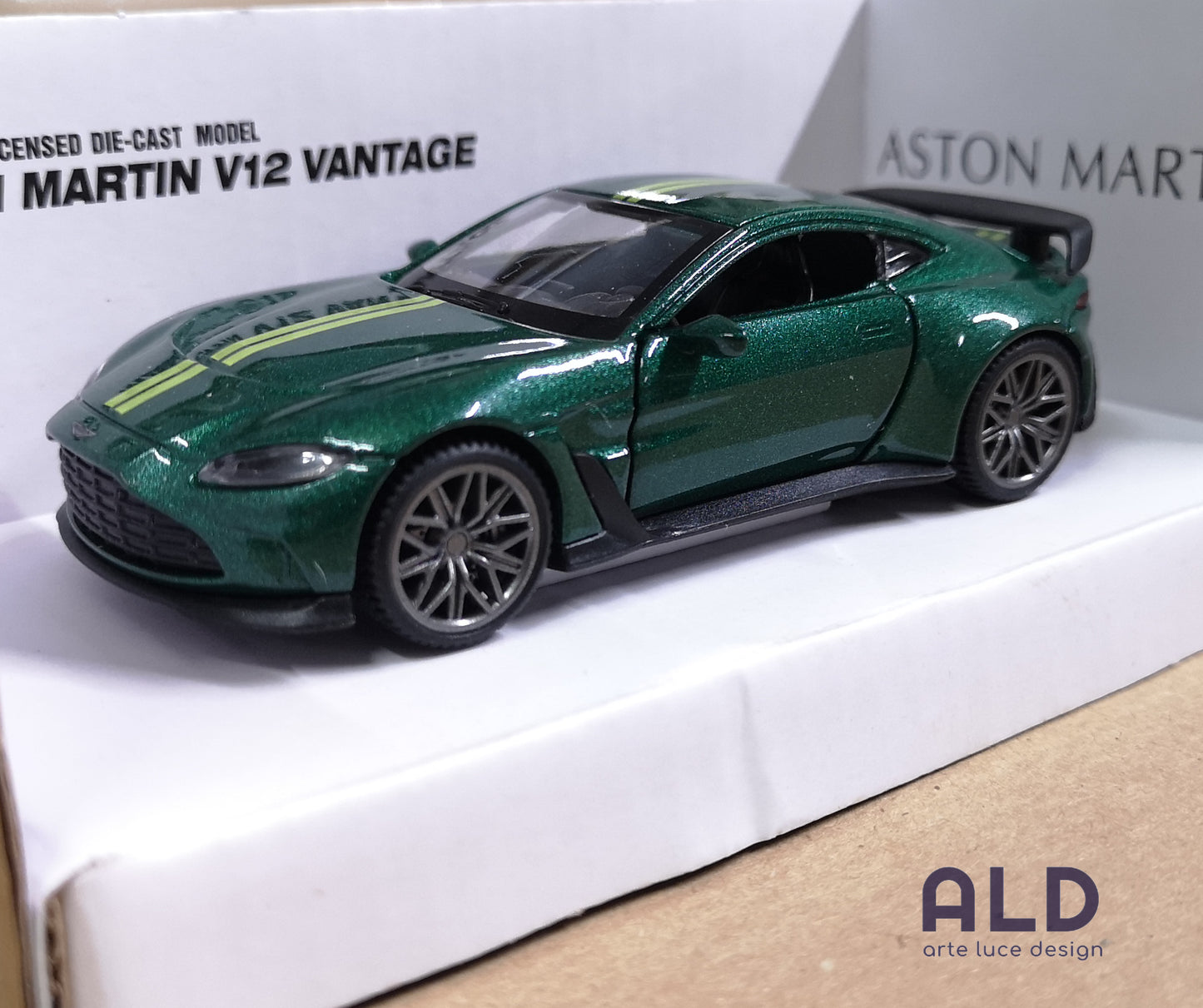 modellino auto scala 1/43 aston martin v12 vantage modellini die cast collezione