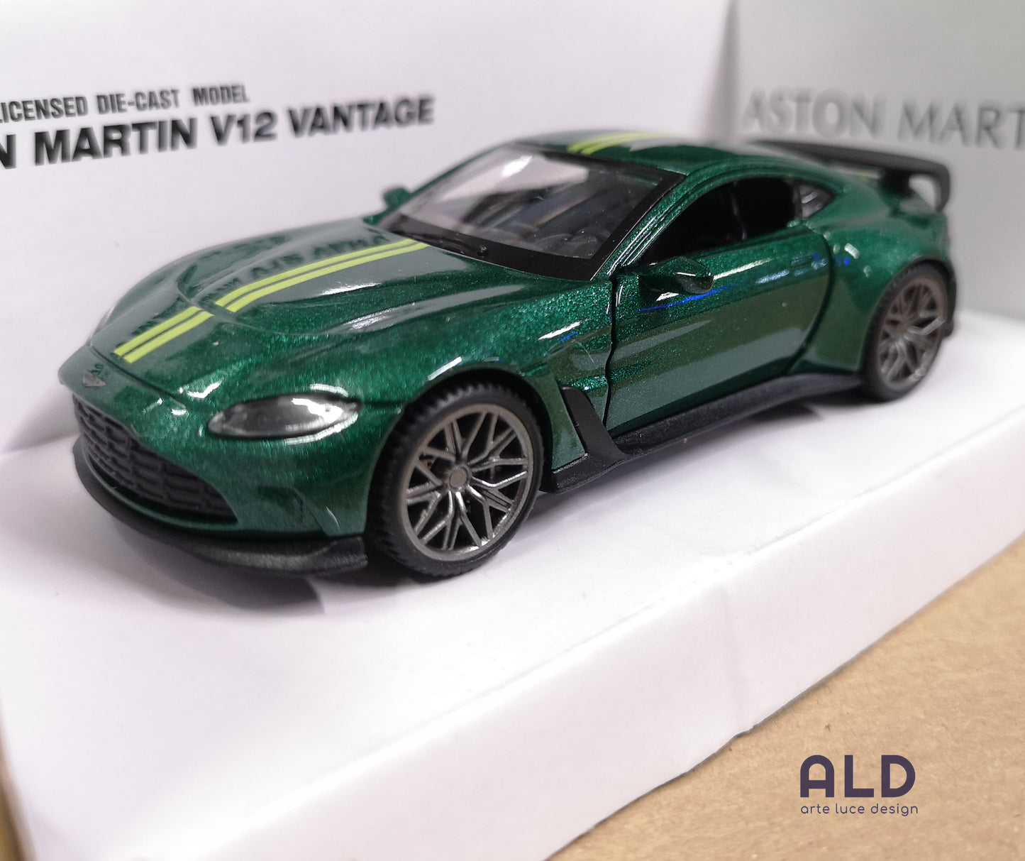 modellino auto scala 1/43 aston martin v12 vantage modellini die cast collezione