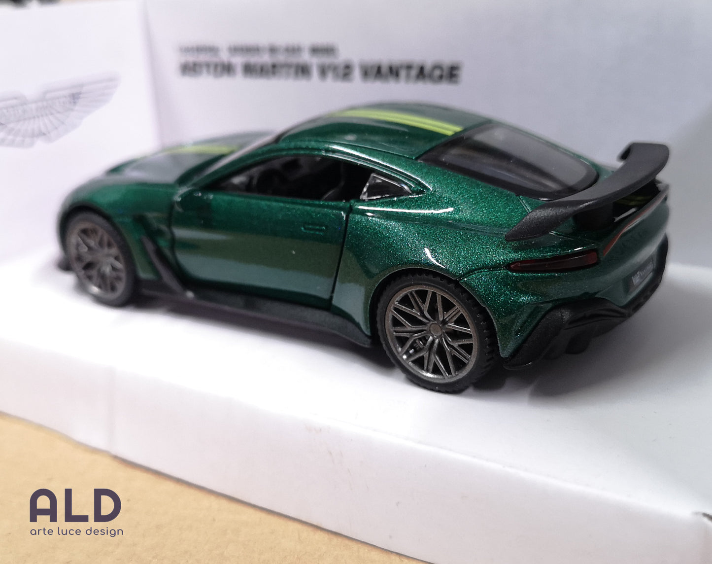 modellino auto scala 1/43 aston martin v12 vantage modellini die cast collezione