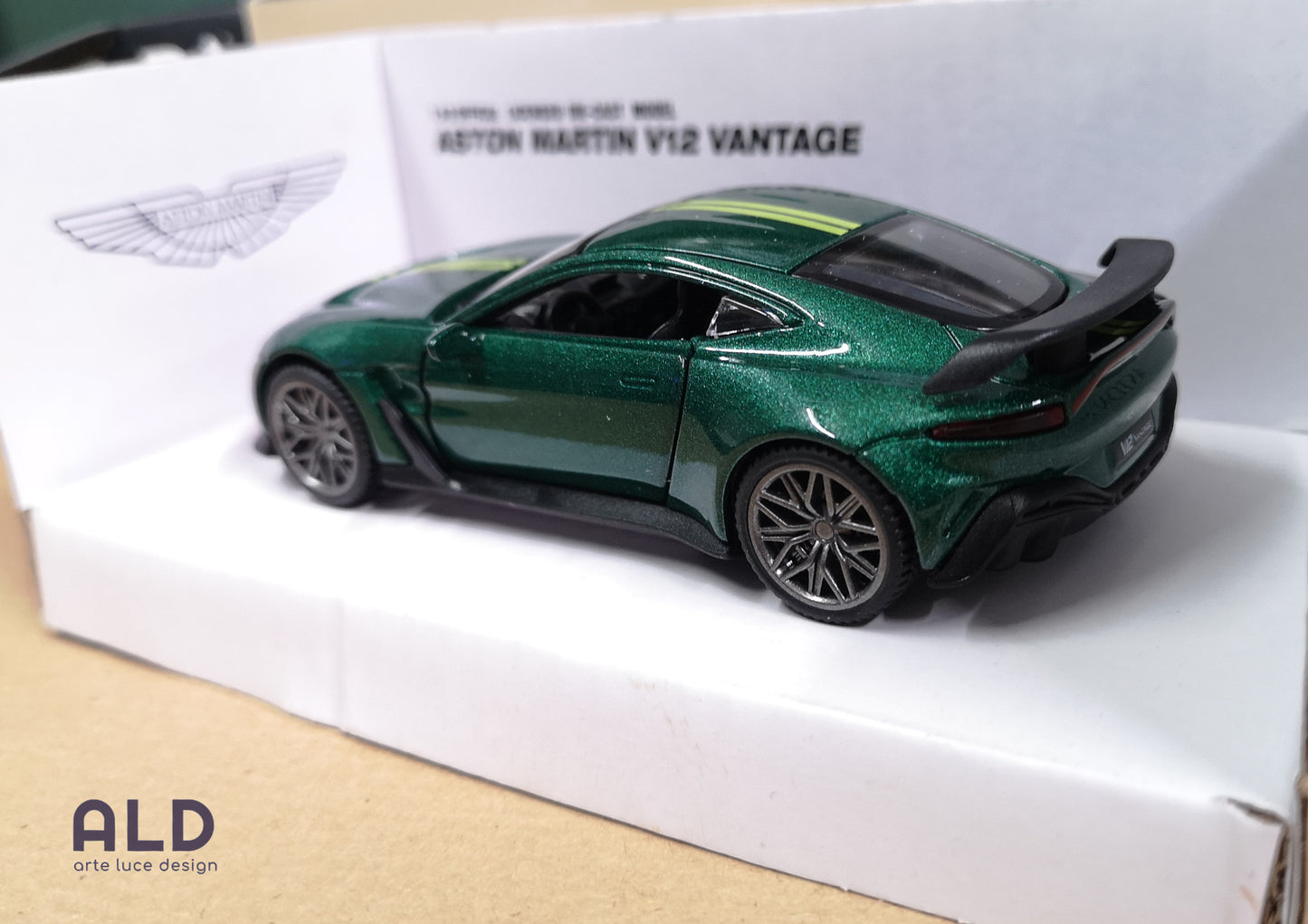 modellino auto scala 1/43 aston martin v12 vantage modellini die cast collezione