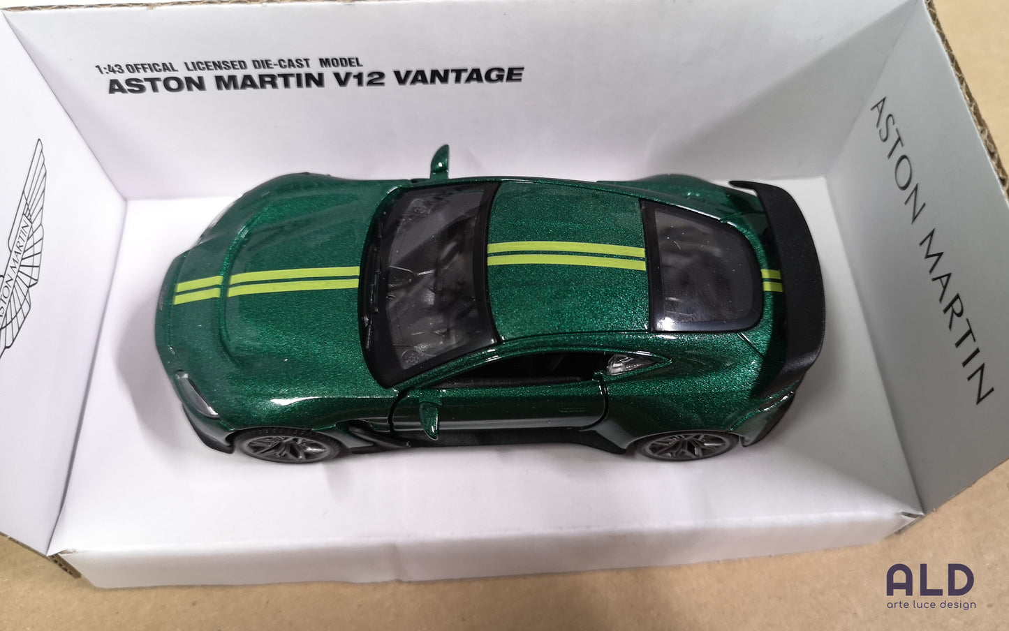 modellino auto scala 1/43 aston martin v12 vantage modellini die cast collezione