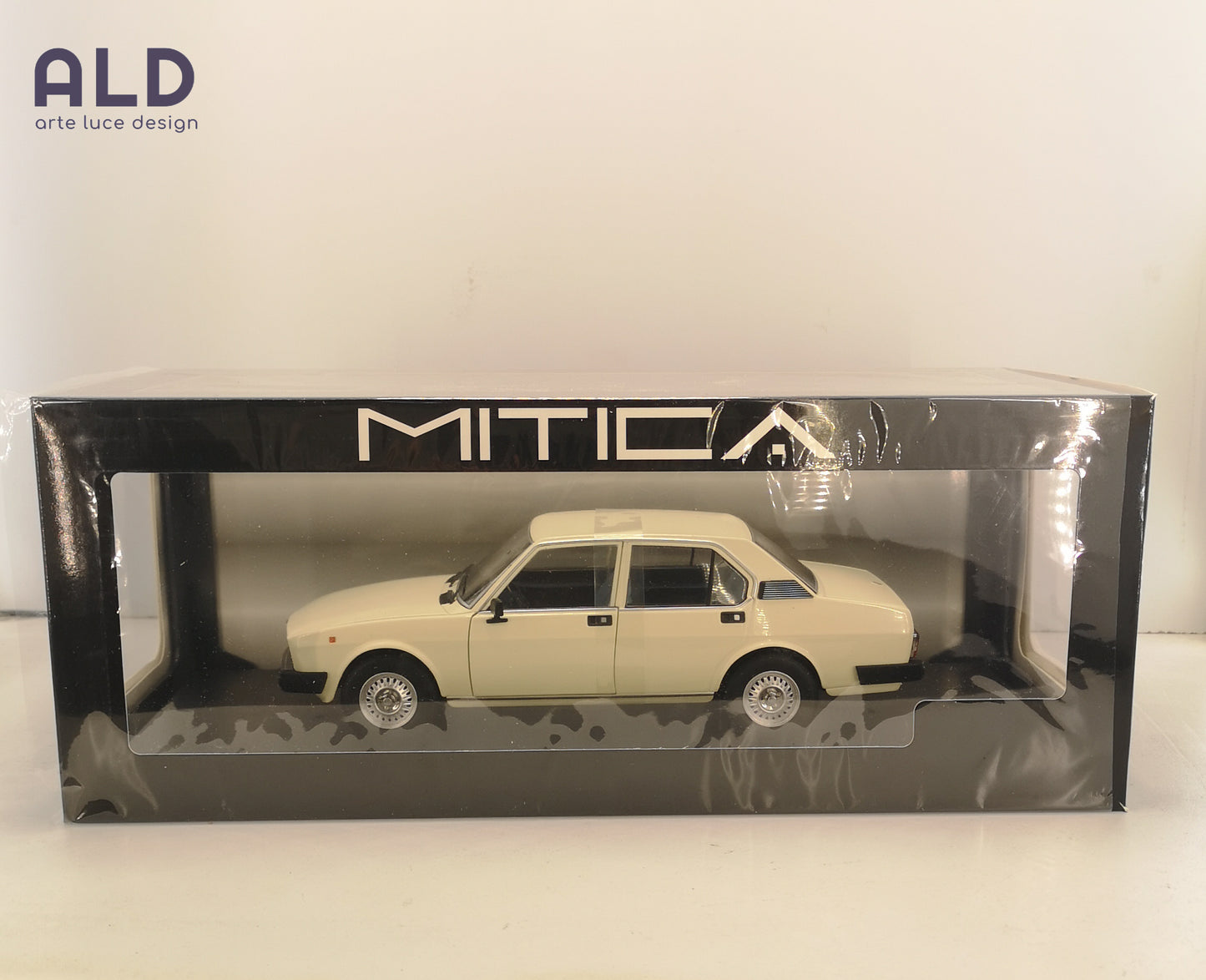 modellino auto scala 1/18 alfa romeo alfetta 2000 del 1978 modellini die cast
