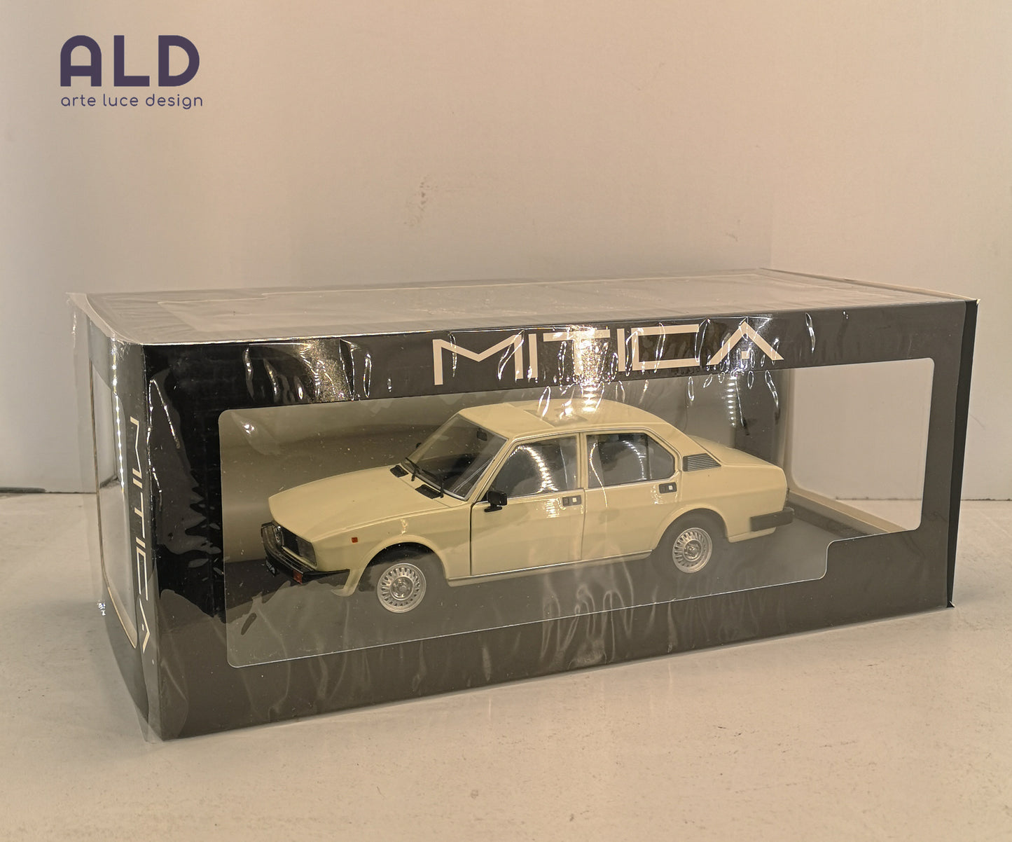 modellino auto scala 1/18 alfa romeo alfetta 2000 del 1978 modellini die cast