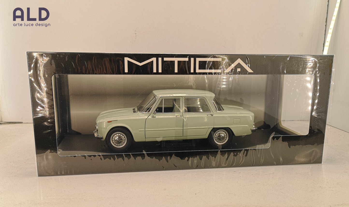 ALFA ROMEO GIULIA 1.6 Ti 1962 ACQUA DI FONTE Modellino auto scala 1/18