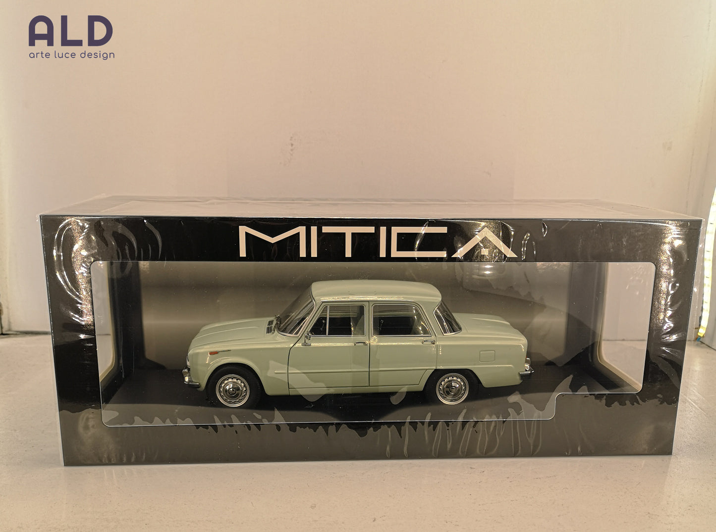 ALFA ROMEO GIULIA 1.6 Ti 1962 ACQUA DI FONTE Modellino auto scala 1/18