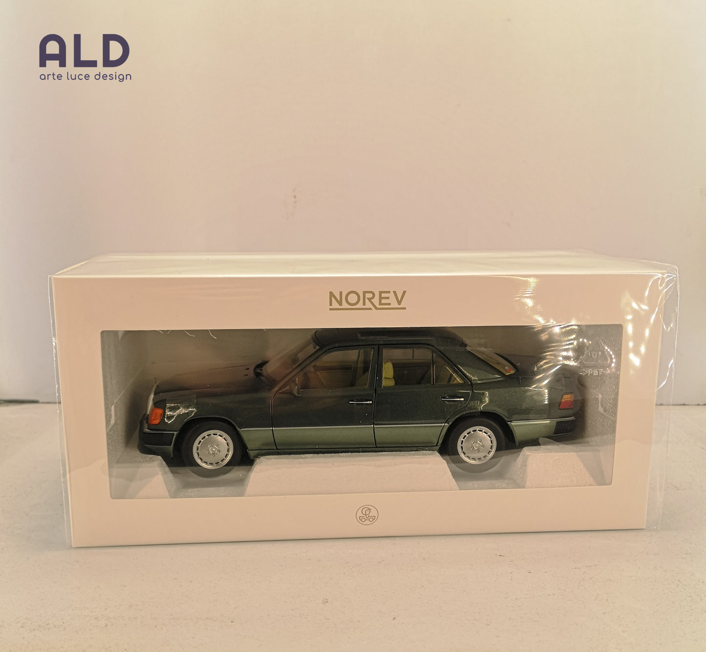modellino auto scala 1/18 mercedes benz 230 E del 1990 modellini della norev