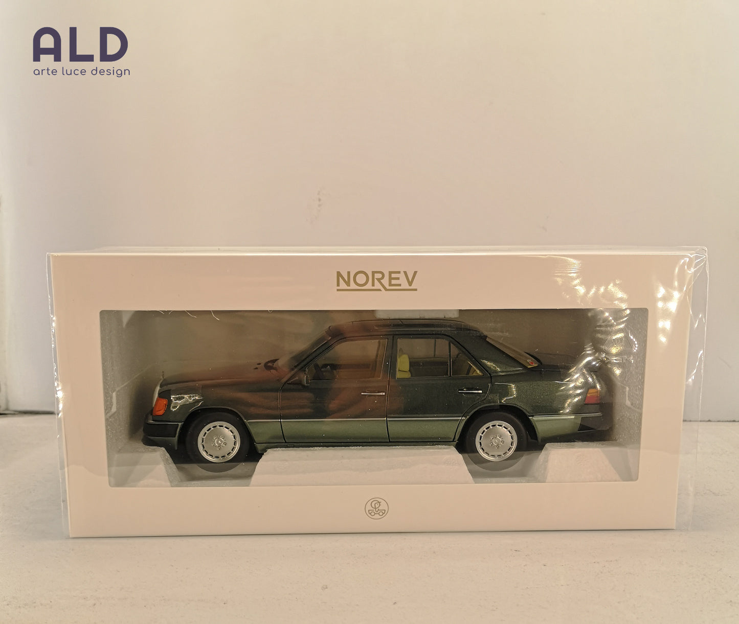 modellino auto scala 1/18 mercedes benz 230 E del 1990 modellini della norev