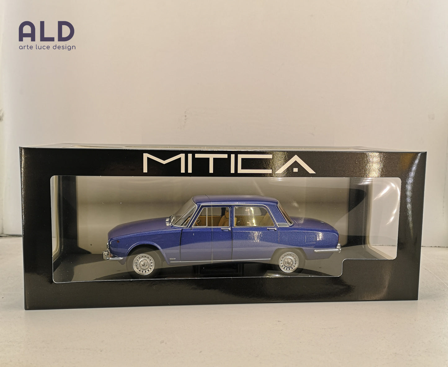 modellino auto scala 1/18 ALFA ROMEO 2000 BERLINA 1971 modellini della mitica