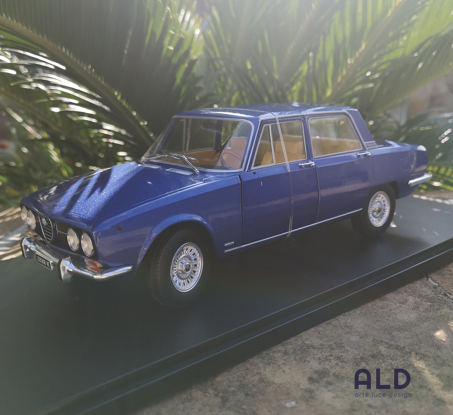 modellino auto scala 1/18 ALFA ROMEO 2000 BERLINA 1971 modellini della mitica