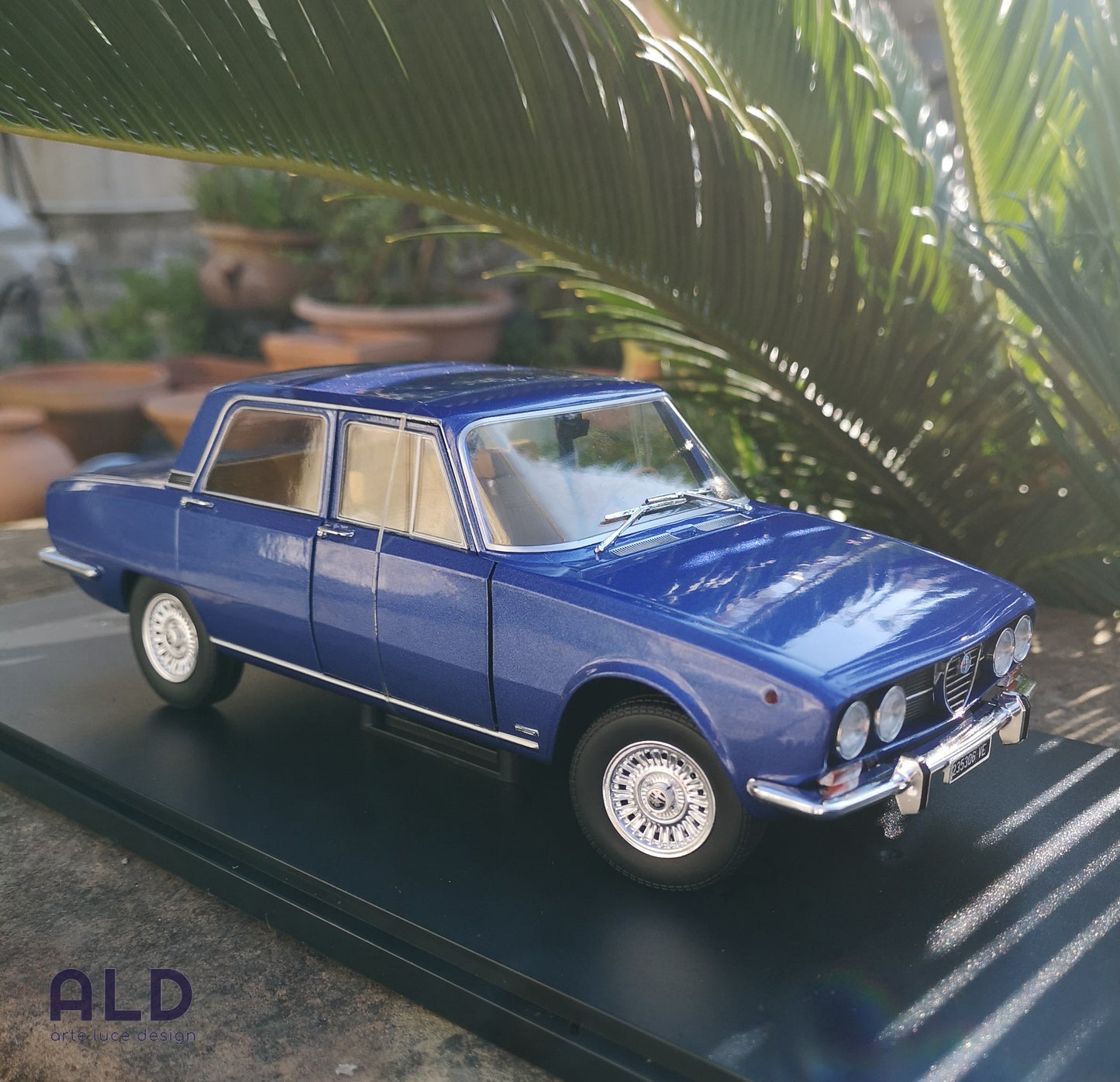 modellino auto scala 1/18 ALFA ROMEO 2000 BERLINA 1971 modellini della mitica
