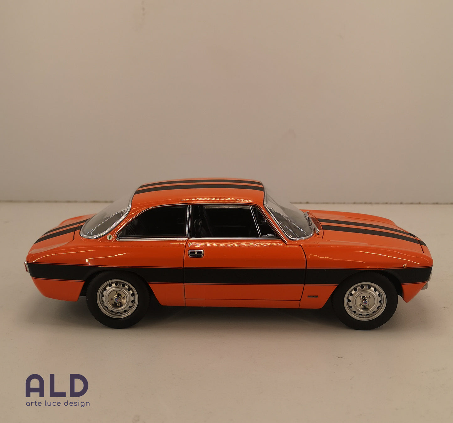 modellino auto 1/18 alfa romeo GTv 2000 del 1973 modellini GT collezione norev