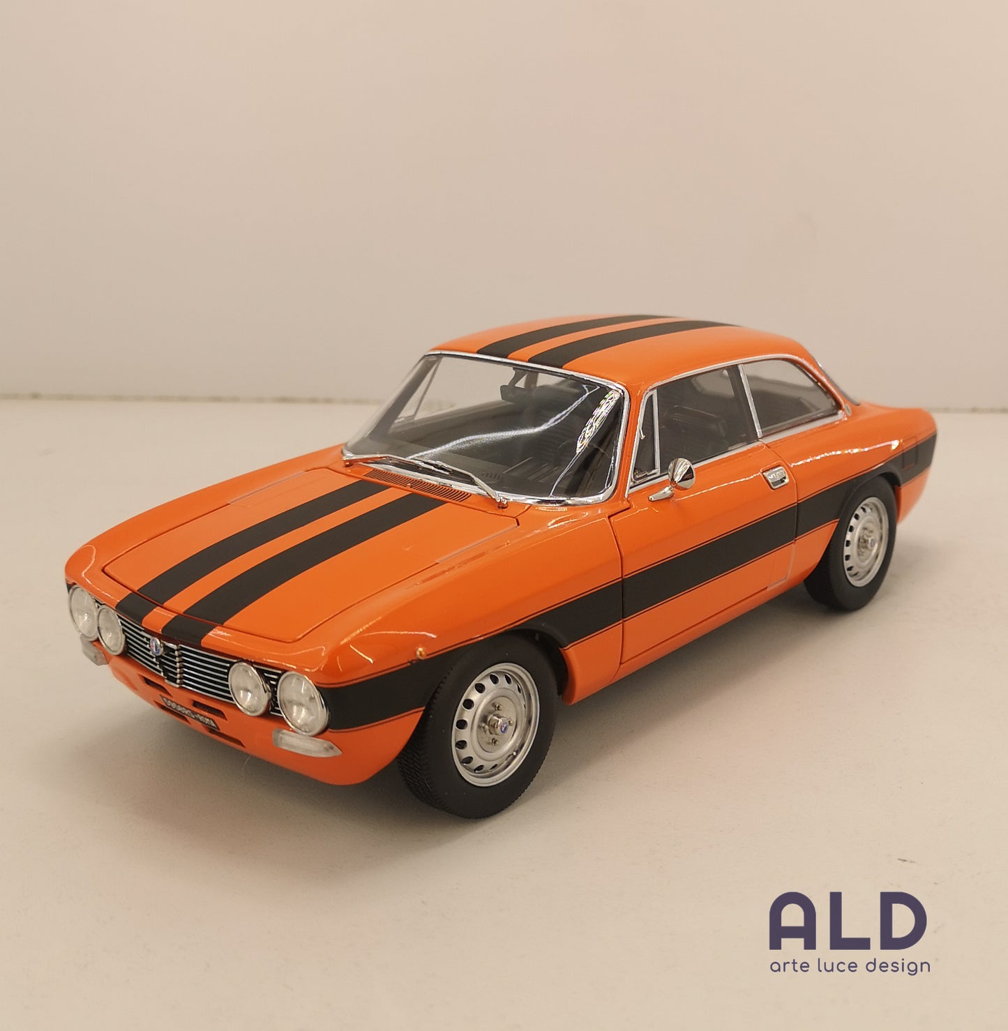 modellino auto 1/18 alfa romeo GTv 2000 del 1973 modellini GT collezione norev