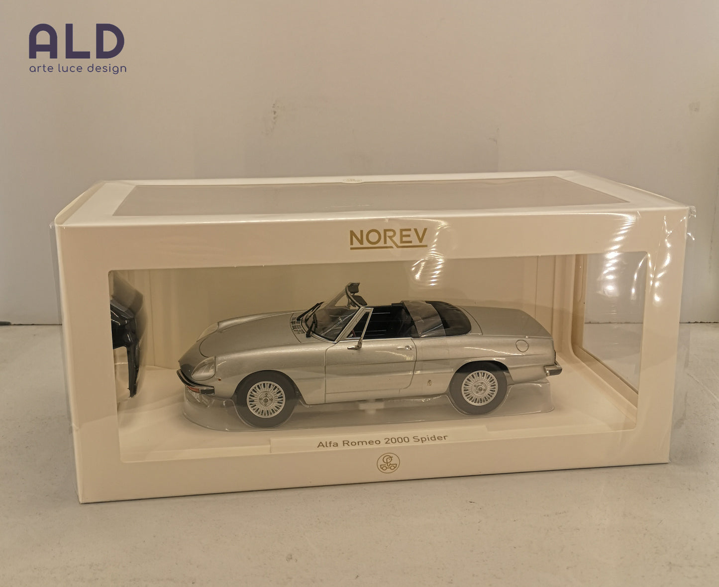 modellino auto scala 1/18 alfa romeo 2000 spider modellini diecast della norev