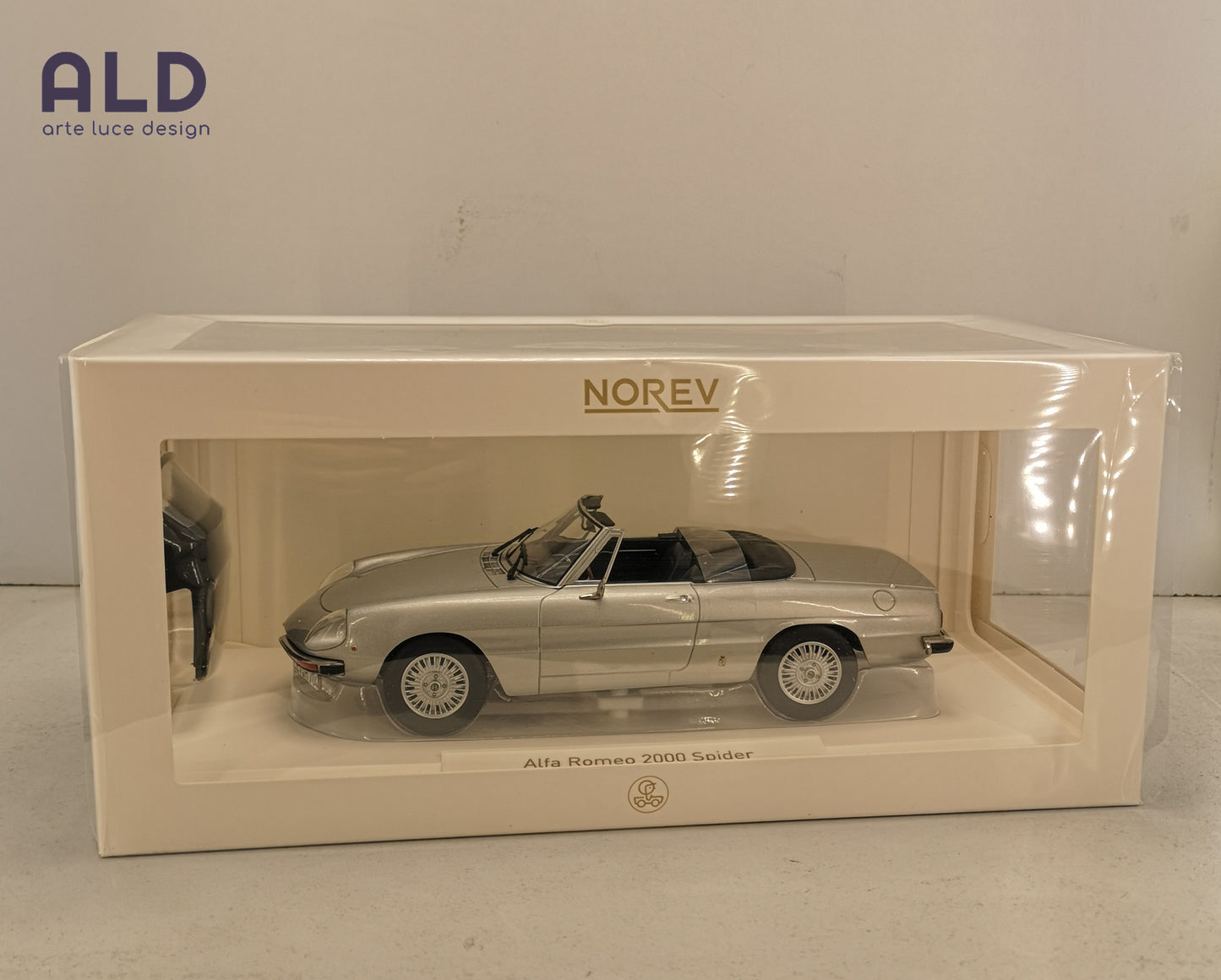 modellino auto scala 1/18 alfa romeo 2000 spider modellini diecast della norev