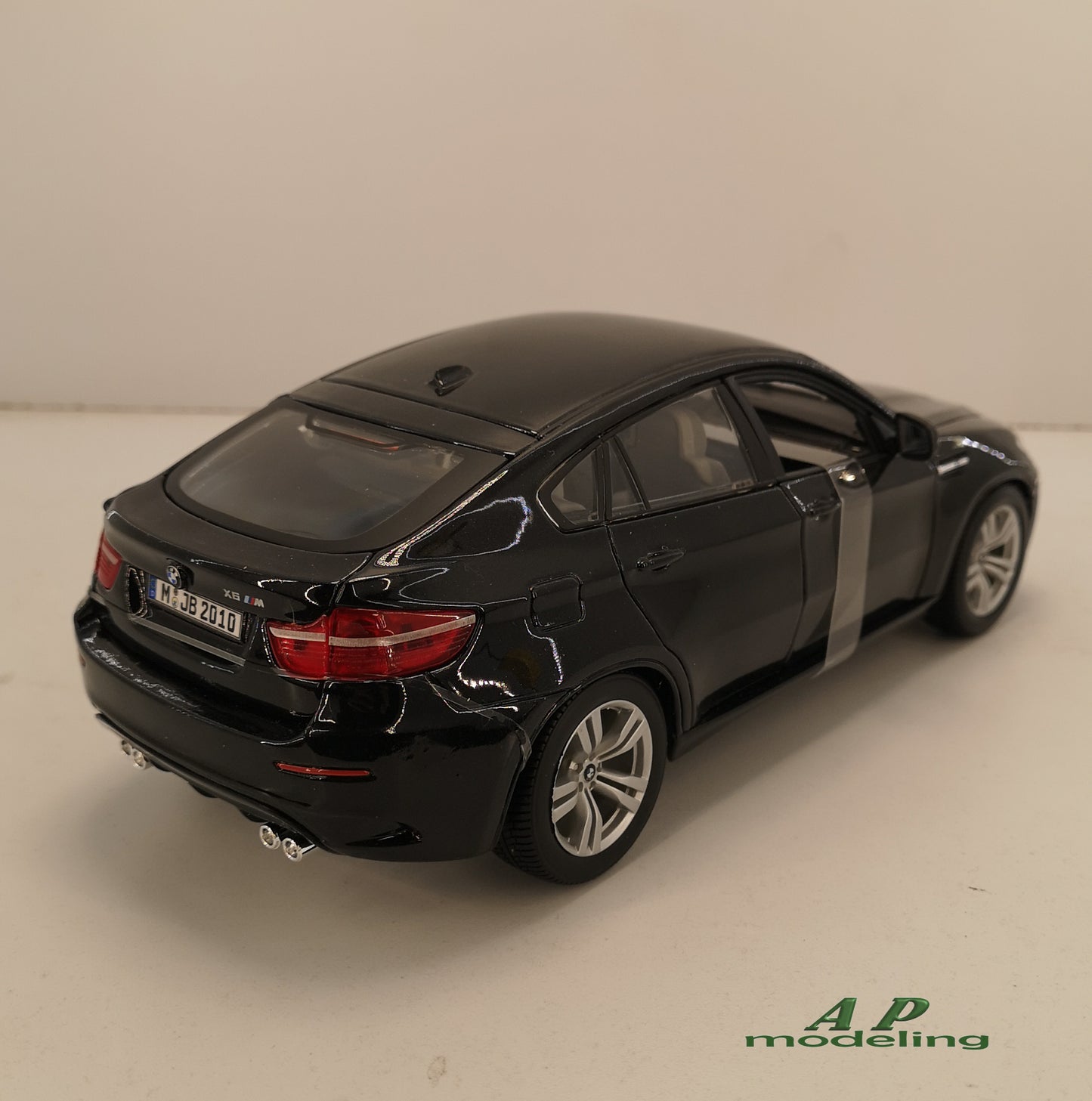 modellino auto scala 1/18 suv bmw x6 M modellini da collezione della bburago