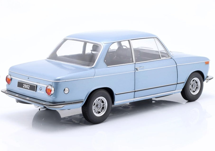 modellino auto scala 1/12 BMW 2002 1a serie del 1971  azzurro della KK-Scale