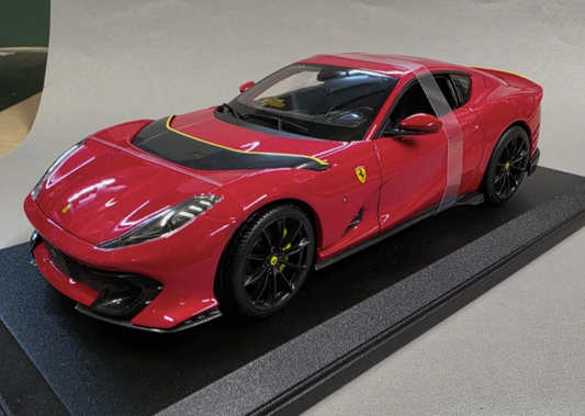 modellino auto scala 1/18 FERRARI - 812 COMPETIZIONE 2021 rosso, della Bburago