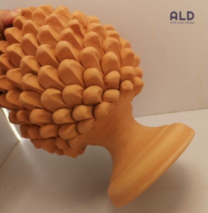 pigna siciliana in terracotta grezza da arredamento soprammobile portafortuna