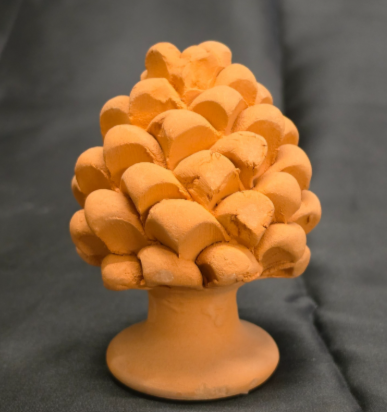 Soprammobile siciliano Pigna portafortuna in terracotta rossa grezza h 10,5cm