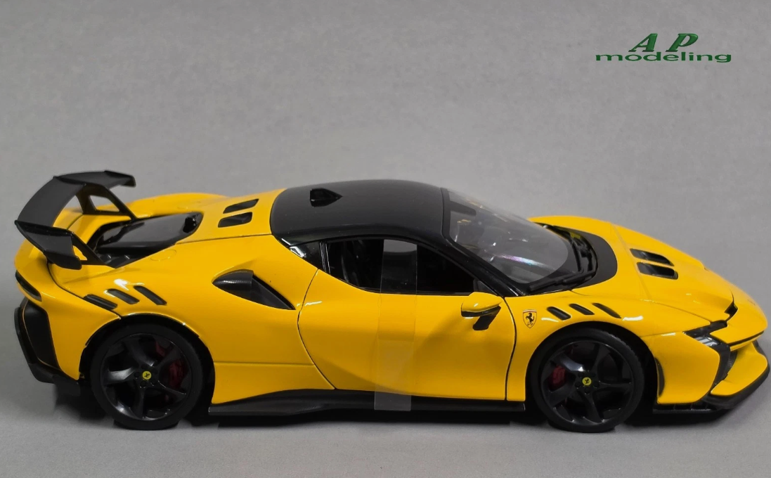 modellino auto 1/18 Ferrari sf90 xx stradale gialla modellini da collezione burago