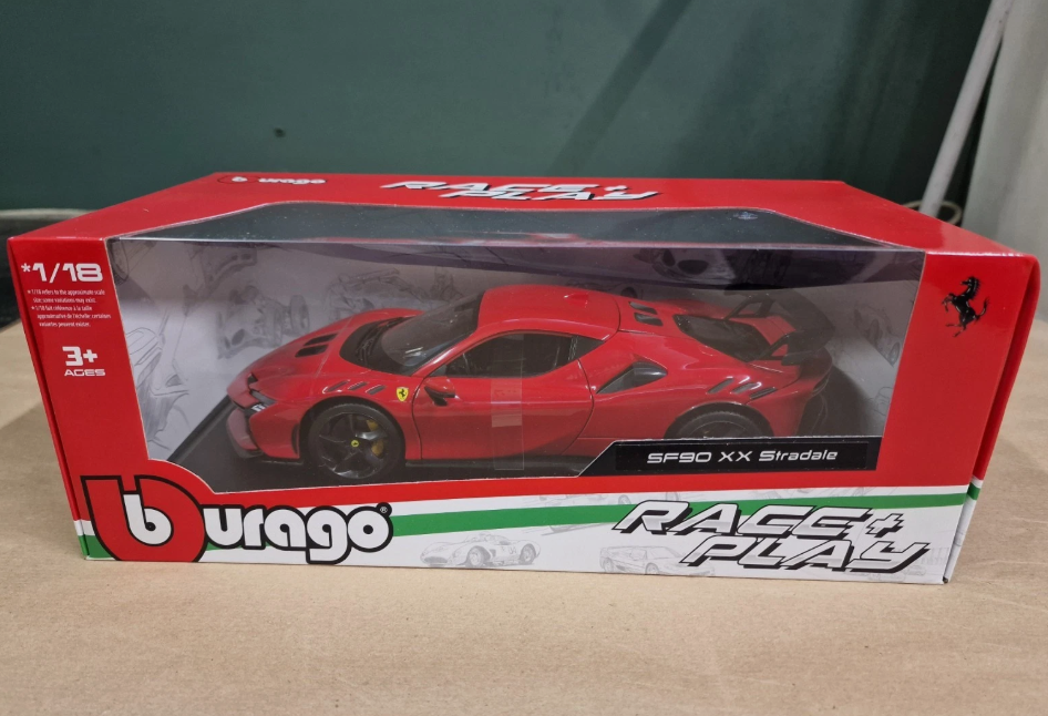 modellino auto 1/18 Ferrari sf90 xx stradale rossa modellini  collezione burago