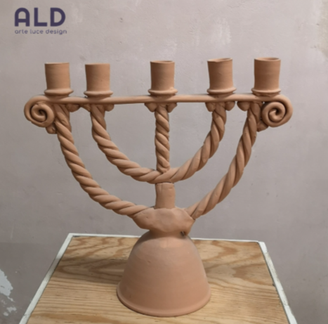 Candelabro in terracotta grezza rossa portacandele artigianale a 5 braccia