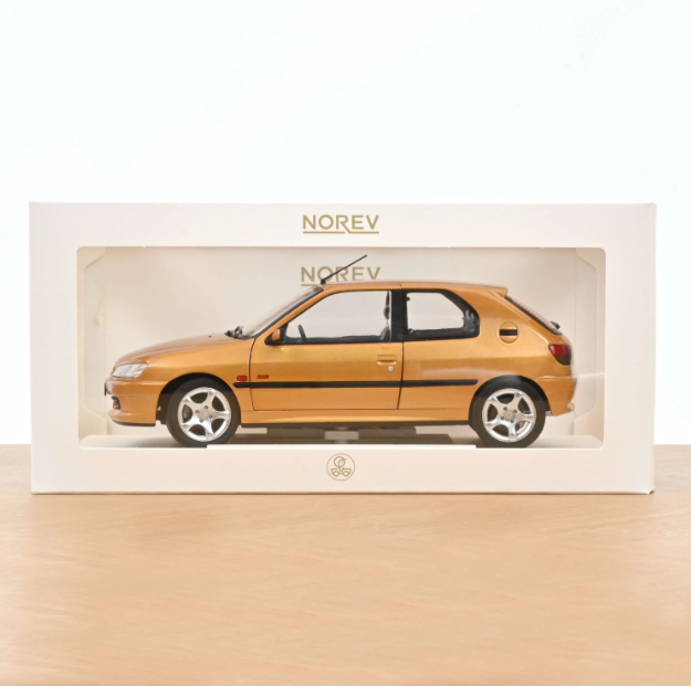 modellino auto scala 1/18 Peugeot 306 S16 oro modellini della norev