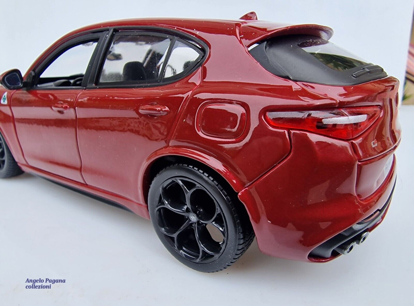 auto modellino 1:24 alfa romeo Stelvio quadrifoglio bburago modello statico 1/24