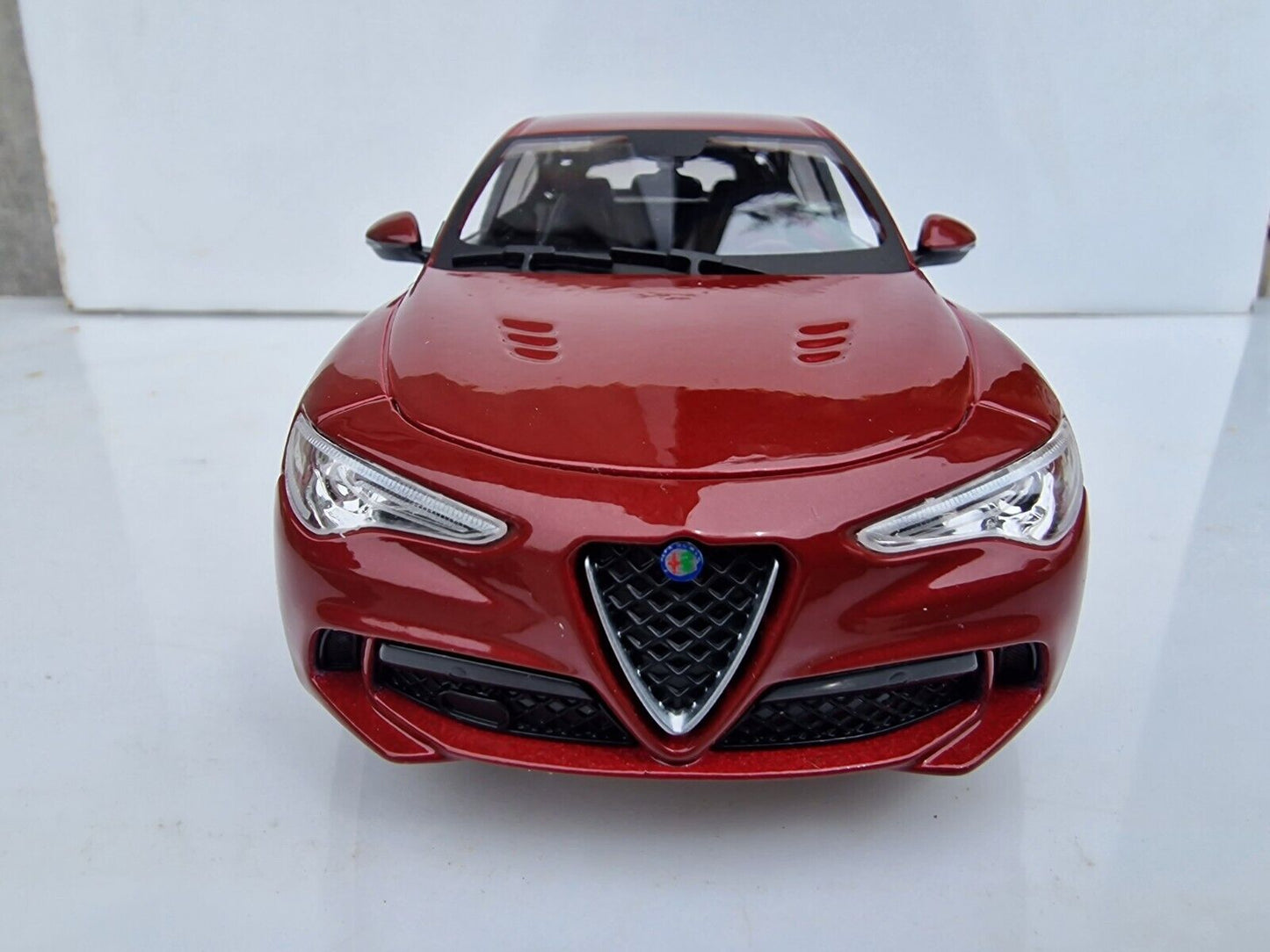 auto modellino 1:24 alfa romeo Stelvio quadrifoglio bburago modello statico 1/24