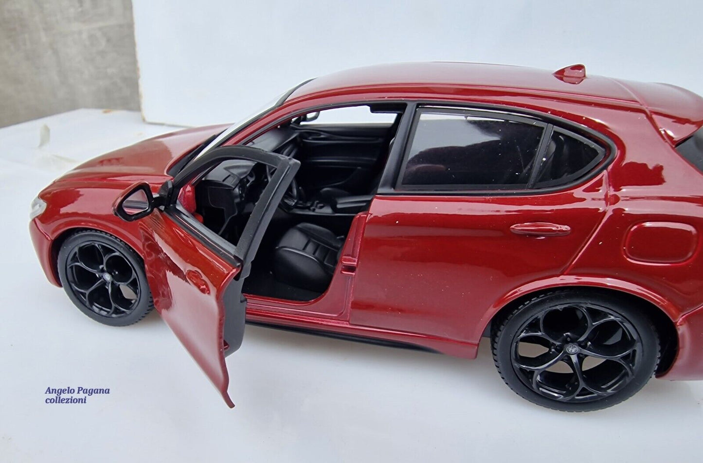 auto modellino 1:24 alfa romeo Stelvio quadrifoglio bburago modello statico 1/24