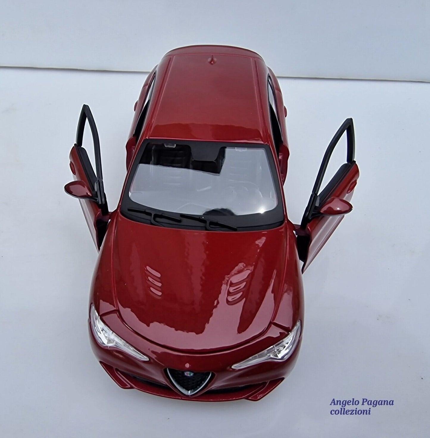 auto modellino 1:24 alfa romeo Stelvio quadrifoglio bburago modello statico 1/24