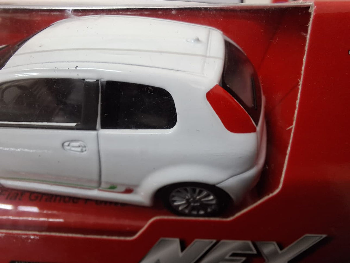 modellino auto scala 1/43 fiat grande punto bianca modellini  welly (Copia)