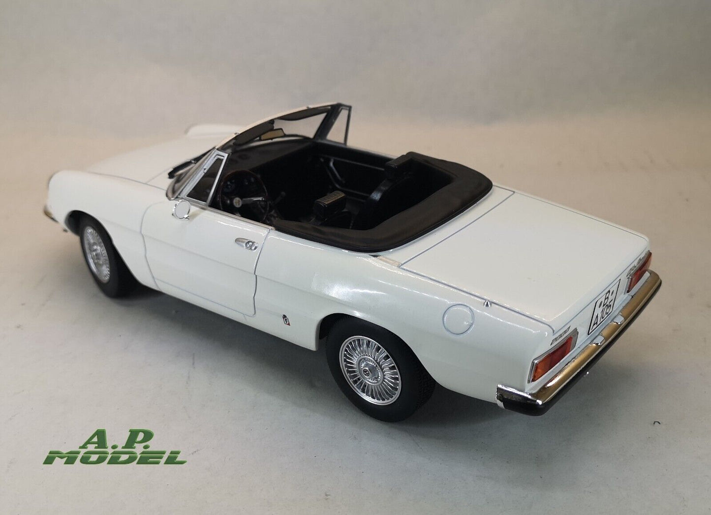 modellino auto 1:18 alfa romeo duetto 2000 spider del 1978 della norev die cast