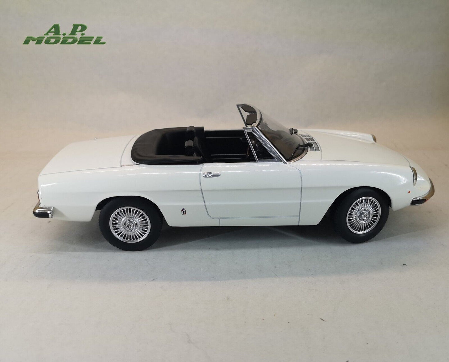 modellino auto 1:18 alfa romeo duetto 2000 spider del 1978 della norev die cast