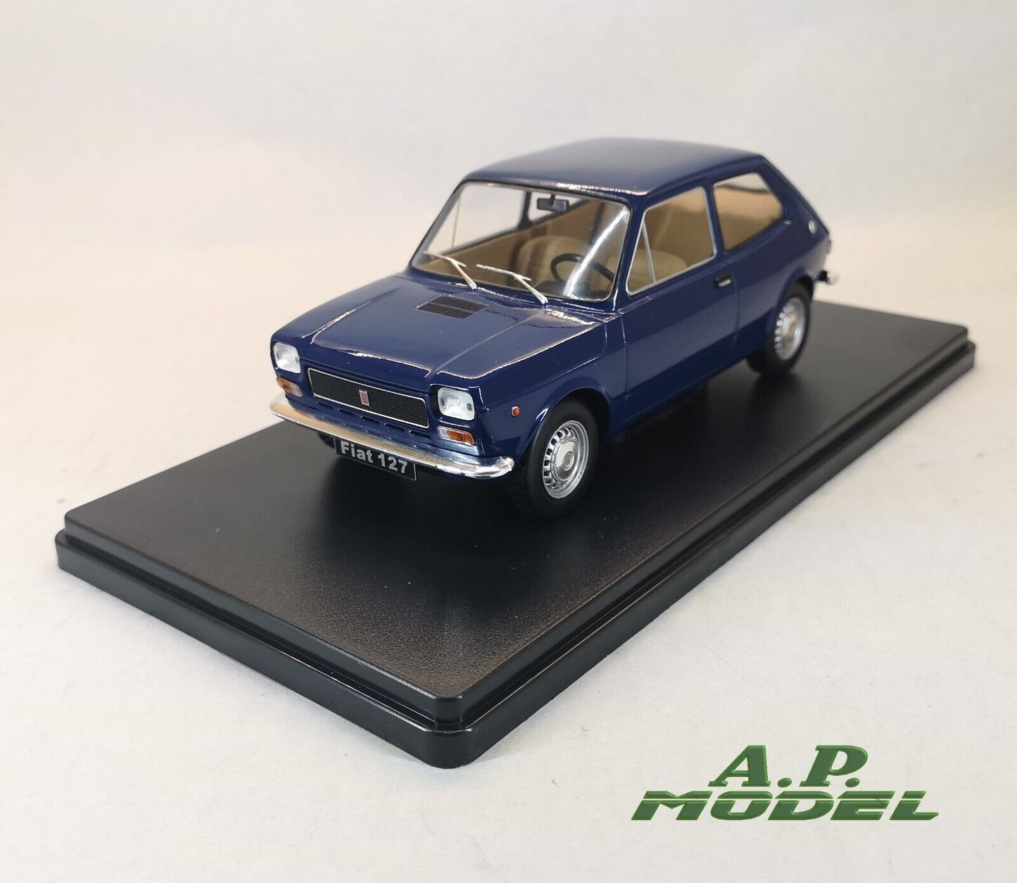 modellino auto 1/24 fiat 127 del 1971 macchinine vintage die cast della whitebox